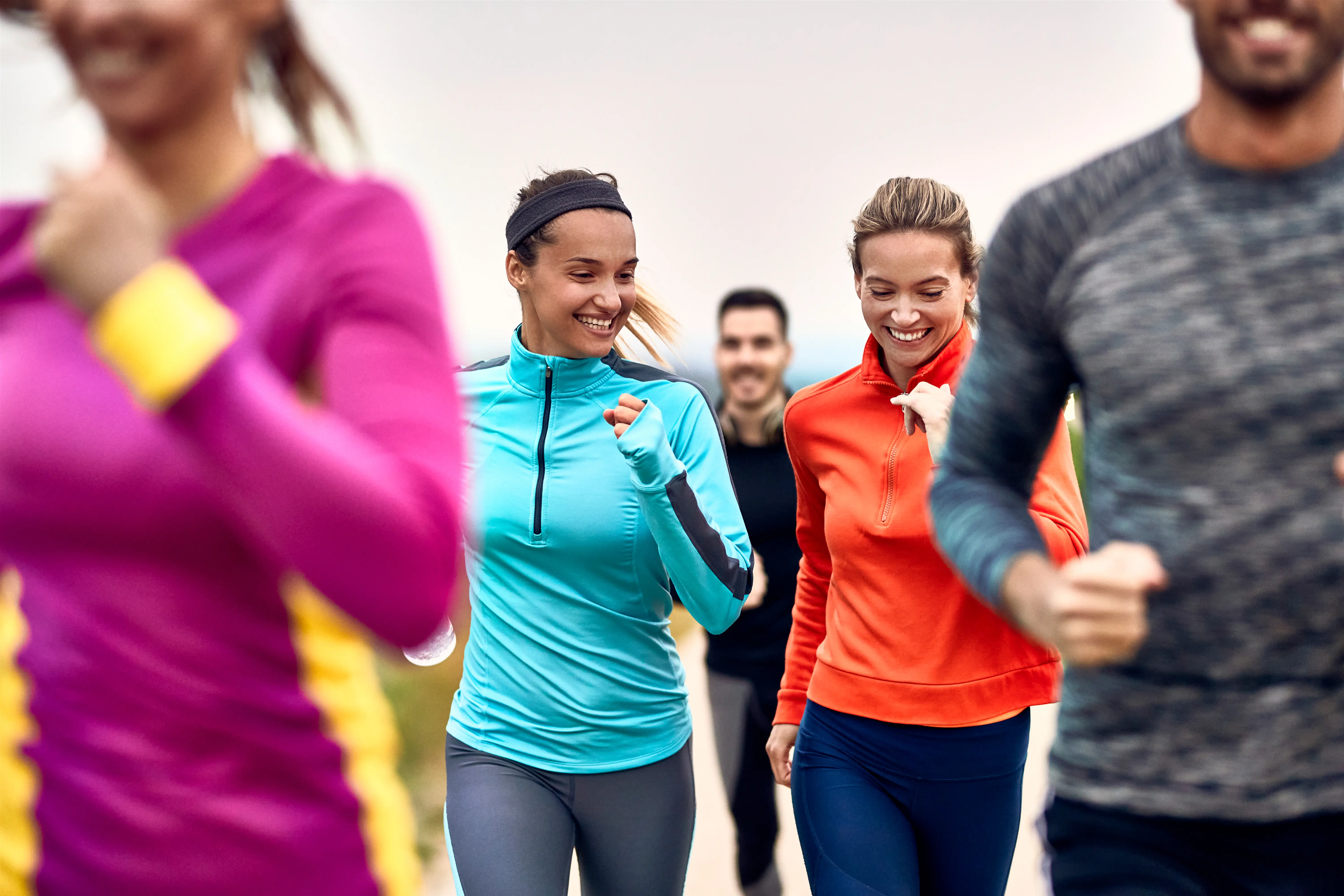 Beneficios de correr en grupo frente a correr solo